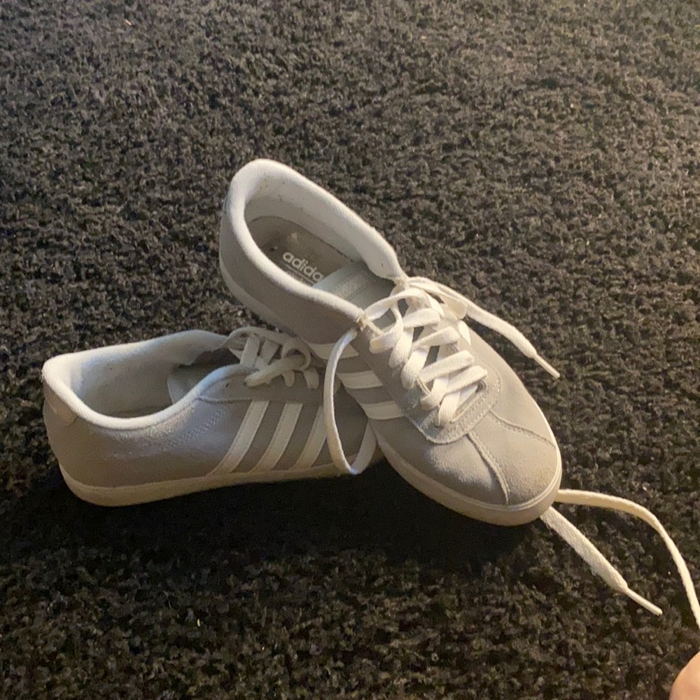 Adidas Sz 6.5 Comfort Footbed sneakers